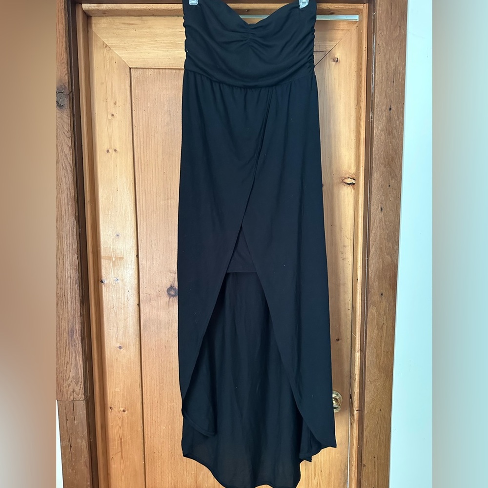 Medium strapless black dress